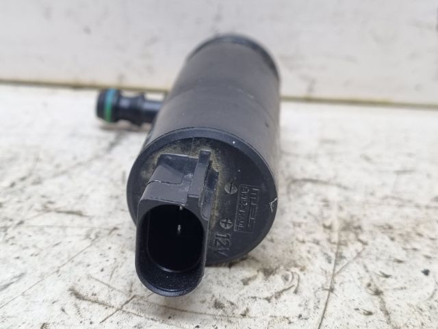 bontott VW GOLF V Fényszórómosó Szivattyú