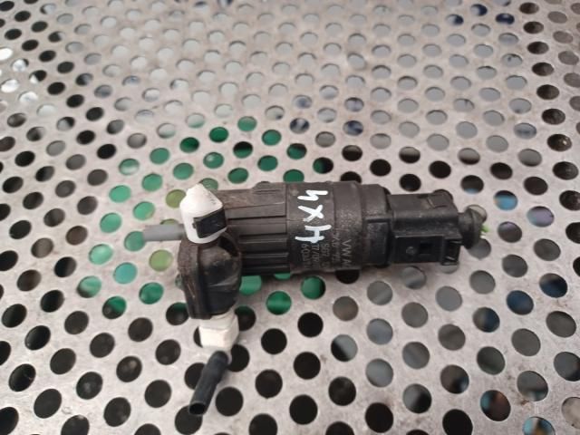 bontott VW GOLF V Fényszórómosó Szivattyú