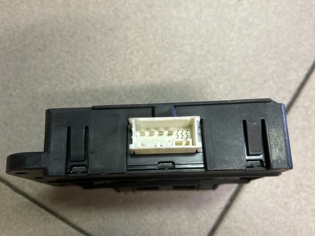 bontott VW GOLF V Feszültségszabályzó