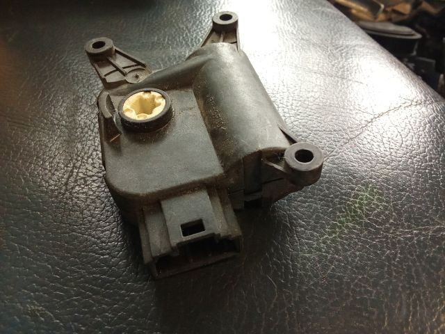 bontott VW GOLF V Fűtés Állító Motor