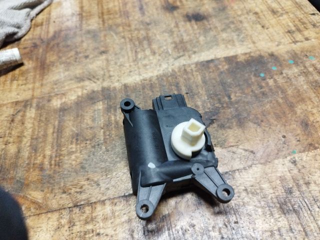 bontott VW GOLF V Fűtés Állító Motor