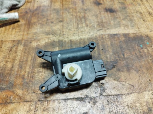 bontott VW GOLF V Fűtés Állító Motor