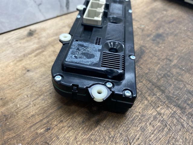 bontott VW GOLF V Fűtéskapcsoló (digit klímás)