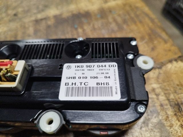 bontott VW GOLF V Fűtéskapcsoló (digit klímás)