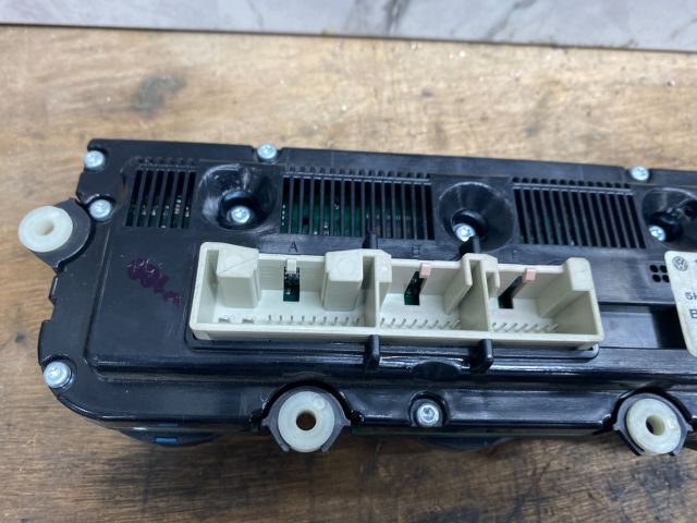 bontott VW GOLF V Fűtéskapcsoló (digit klímás)