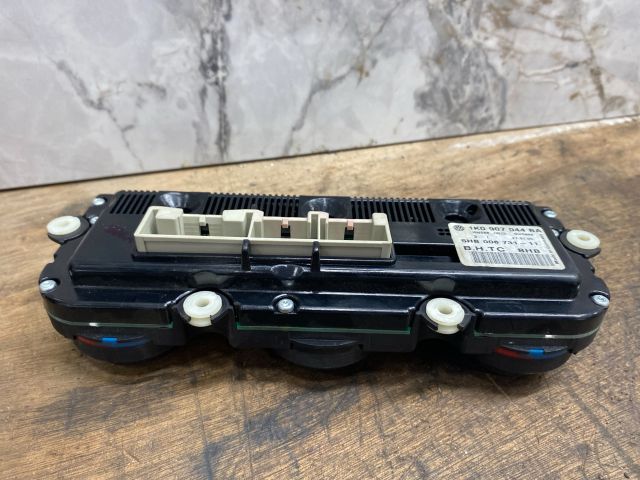 bontott VW GOLF V Fűtéskapcsoló (digit klímás)