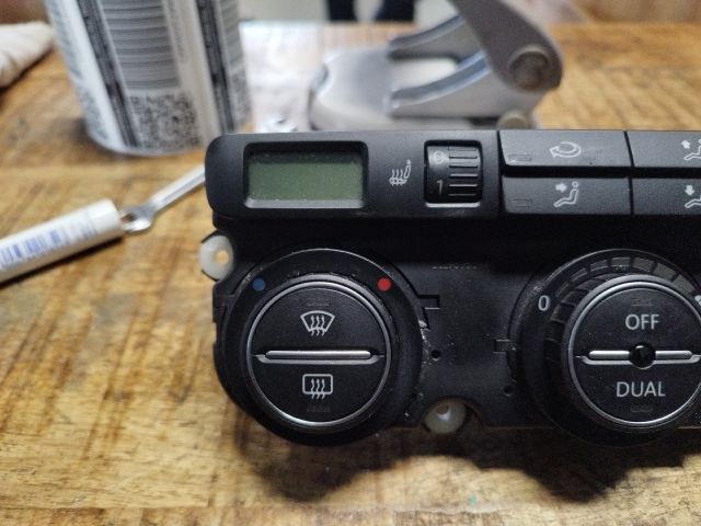 bontott VW GOLF V Fűtéskapcsoló (digit klímás)