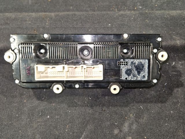 bontott VW GOLF V Fűtéskapcsoló (digit klímás)