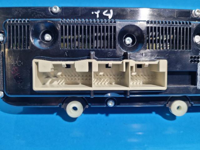 bontott VW GOLF V Fűtéskapcsoló (digit klímás)