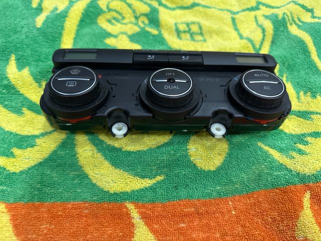 bontott VW GOLF V Fűtéskapcsoló (digit klímás)