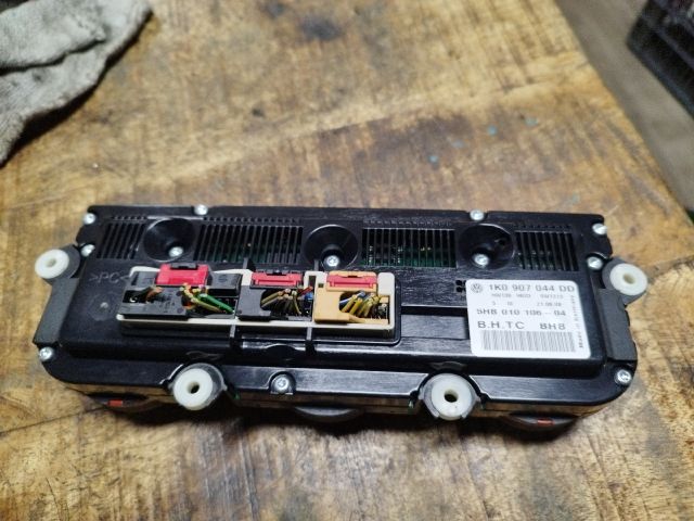 bontott VW GOLF V Fűtéskapcsoló (digit klímás)