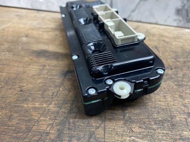 bontott VW GOLF V Fűtéskapcsoló (digit klímás)