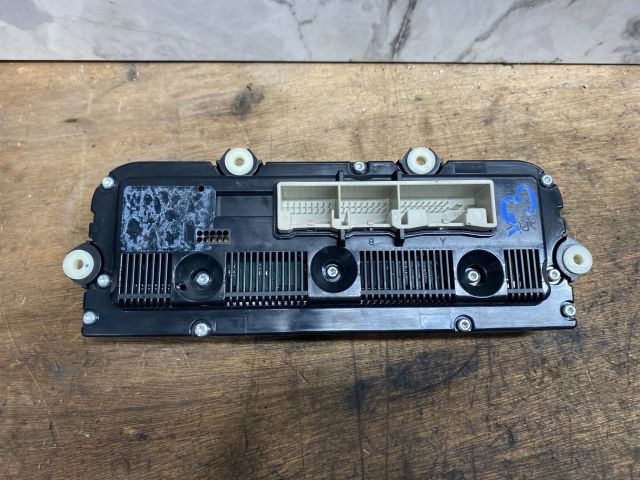 bontott VW GOLF V Fűtéskapcsoló (digit klímás)