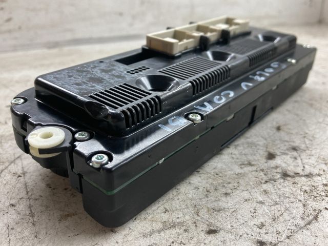 bontott VW GOLF V Fűtéskapcsoló (digit klímás)