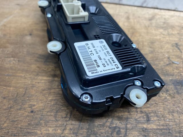 bontott VW GOLF V Fűtéskapcsoló (digit klímás)