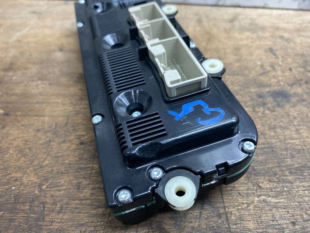 bontott VW GOLF V Fűtéskapcsoló (digit klímás)