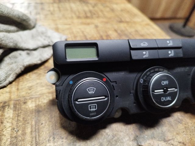 bontott VW GOLF V Fűtéskapcsoló (digit klímás)