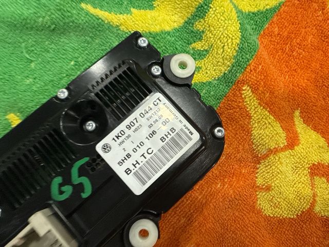 bontott VW GOLF V Fűtéskapcsoló (digit klímás)