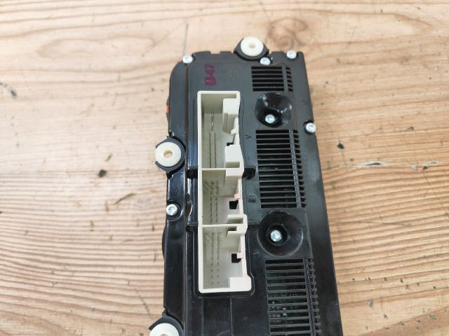 bontott VW GOLF V Fűtéskapcsoló (digit klímás)