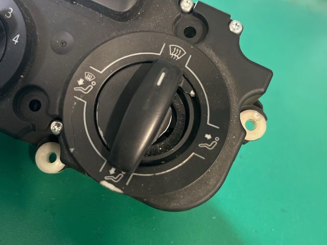 bontott VW GOLF V Fűtéskapcsoló (manuális klímás)