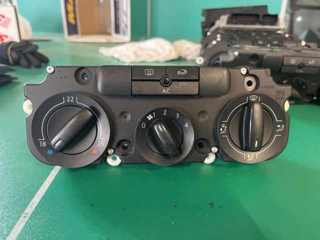 bontott VW GOLF V Fűtéskapcsoló (manuális klímás)