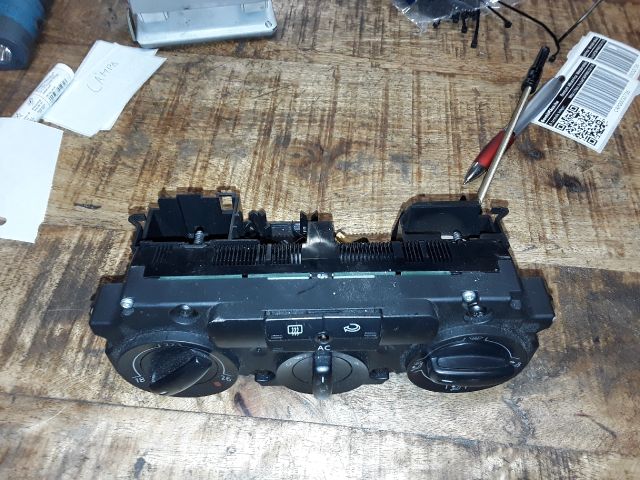 bontott VW GOLF V Fűtéskapcsoló (manuális klímás)