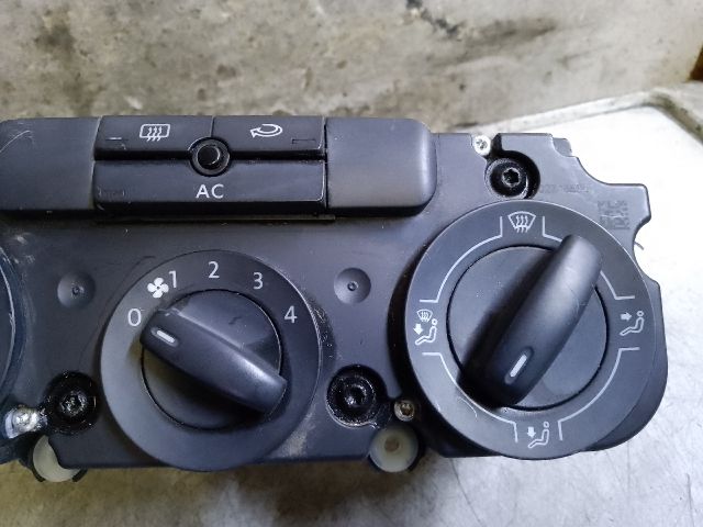 bontott VW GOLF V Fűtéskapcsoló (manuális klímás)