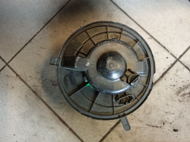 bontott VW GOLF V Fűtőmotor (Nem klímás)