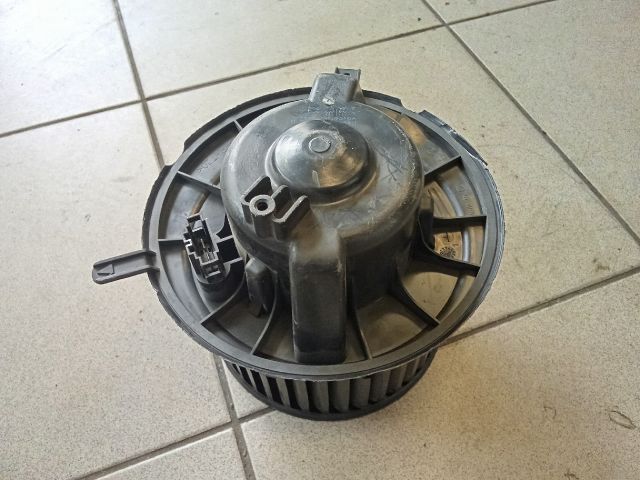 bontott VW GOLF V Fűtőmotor (Nem klímás)