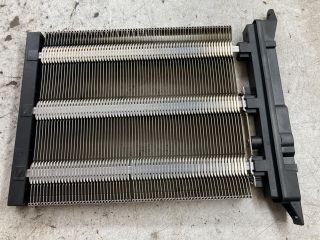 bontott VW GOLF V Fűtőradiátor (Elektromos)