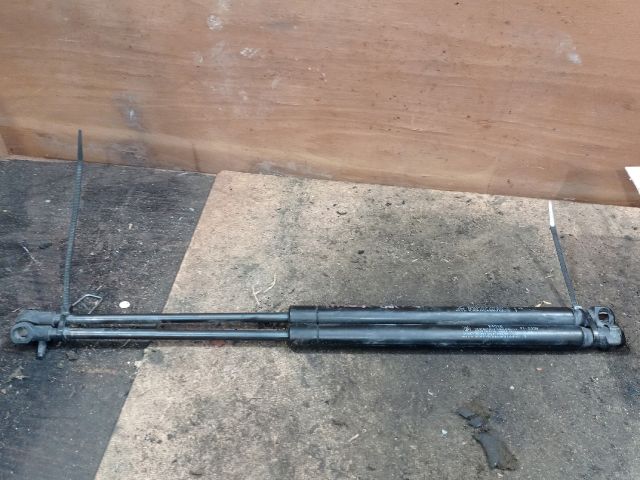 bontott VW GOLF V Gázrugós Kitámasztó Teleszkóp Pár Csomagtérajtó