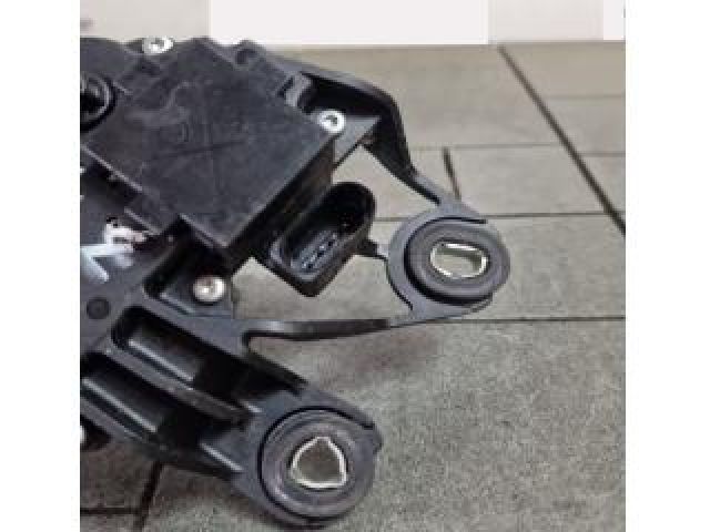 bontott VW GOLF V Hátsó Ablaktörlő Motor