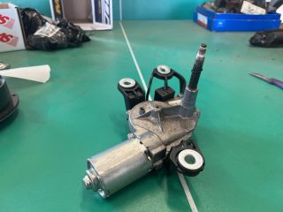 bontott VW GOLF V Hátsó Ablaktörlő Motor