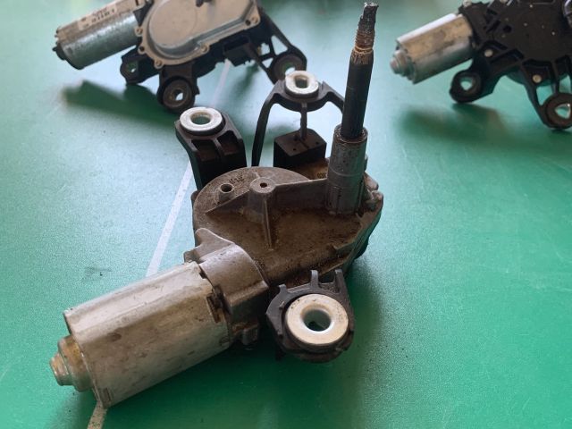 bontott VW GOLF V Hátsó Ablaktörlő Motor