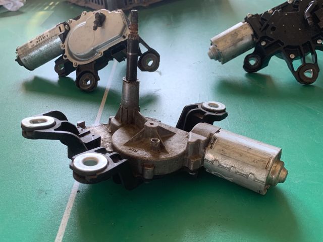 bontott VW GOLF V Hátsó Ablaktörlő Motor