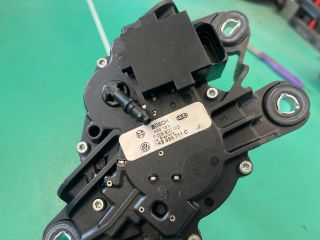 bontott VW GOLF V Hátsó Ablaktörlő Motor