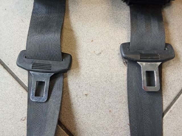 bontott VW GOLF V Hátsó Biztonsági Öv Szett