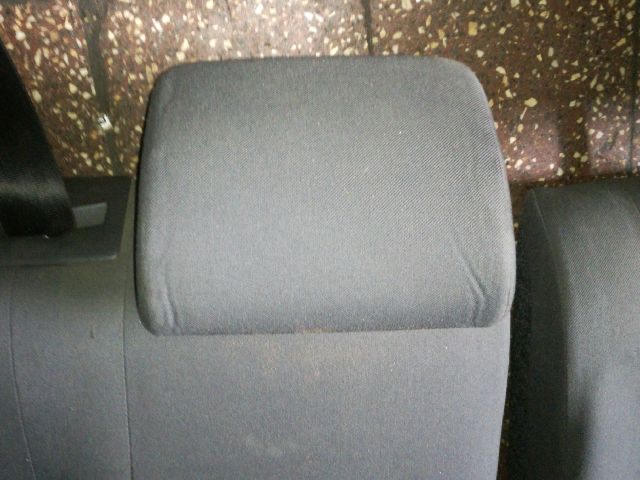 bontott VW GOLF V Hátsó Fejtámla