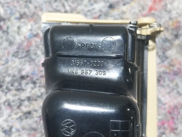 bontott VW GOLF V Hátsó Hamutartó