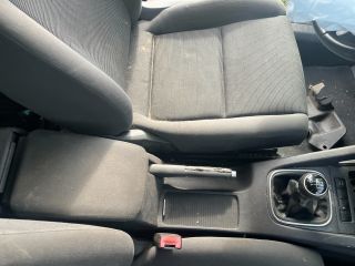 bontott VW GOLF V Hátsó középső Biztonsági Öv Csat