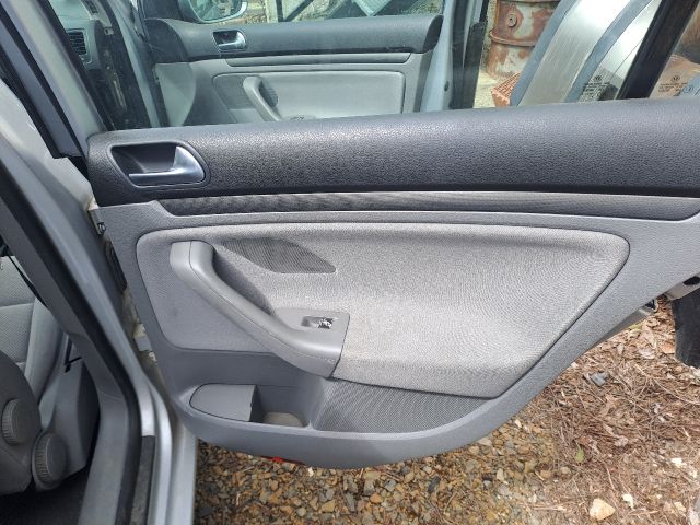 bontott VW GOLF V Hátsó középső Biztonsági Öv