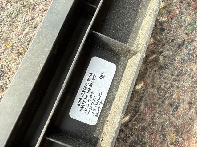 bontott VW GOLF V Hátsó középső Lökhárító Tartó (Műanyag)