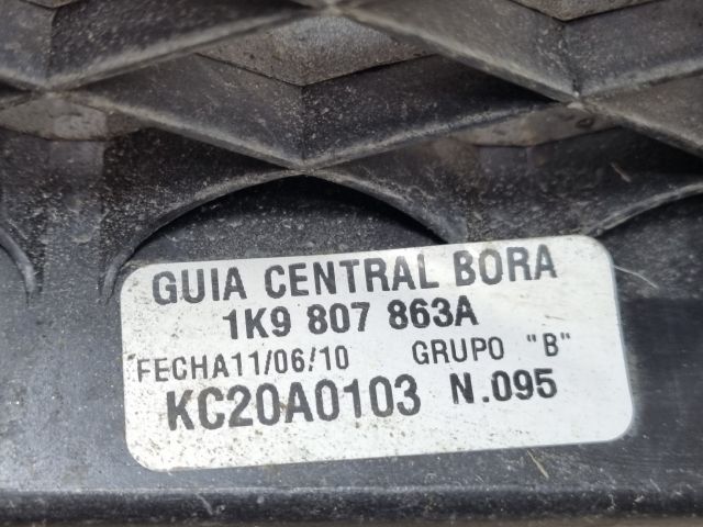 bontott VW GOLF V Hátsó középső Lökhárító Tartó (Műanyag)