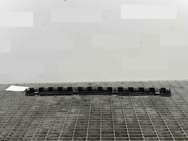 bontott VW GOLF V Hátsó középső Lökhárító Tartó (Műanyag)