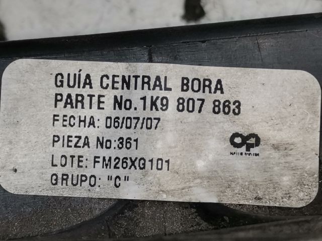 bontott VW GOLF V Hátsó középső Lökhárító Tartó (Műanyag)