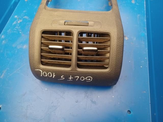 bontott VW GOLF V Hátsó középső Szellőző