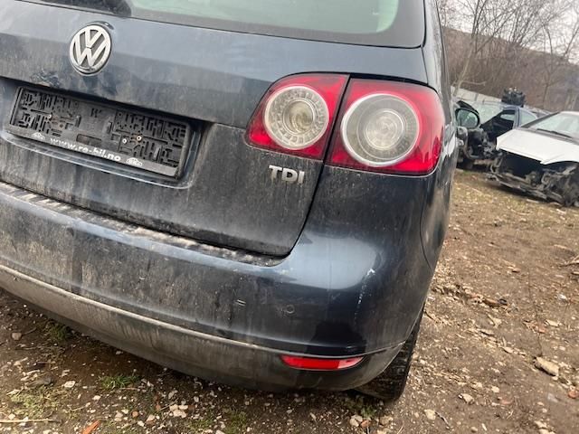 bontott VW GOLF V Hátsó Lökhárító (Üresen)