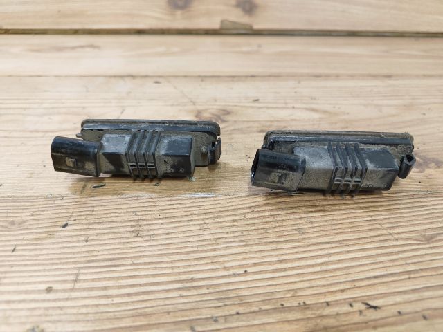 bontott VW GOLF V Hátsó Rendszámtábla Világítás