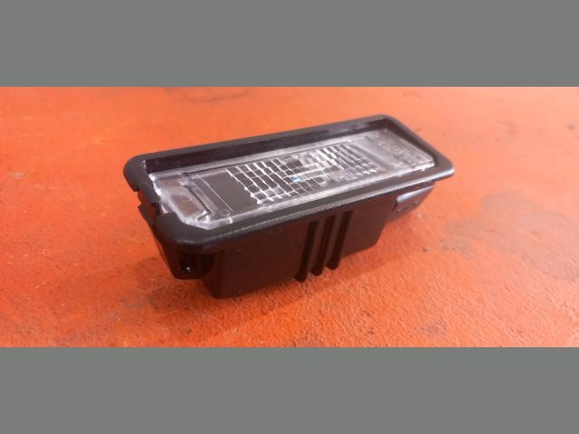 bontott VW GOLF V Hátsó Rendszámtábla Világítás