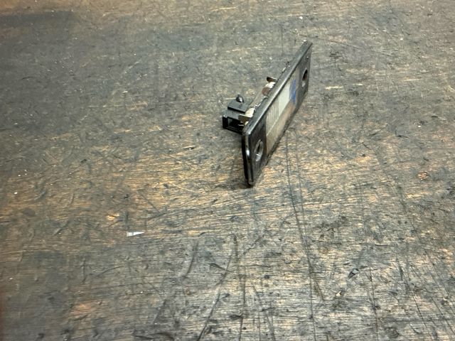 bontott VW GOLF V Hátsó Rendszámtábla Világítás